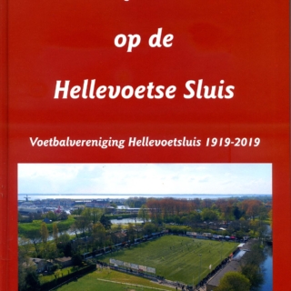Honderd jaar voetbal op de Hellevoetse Sluis